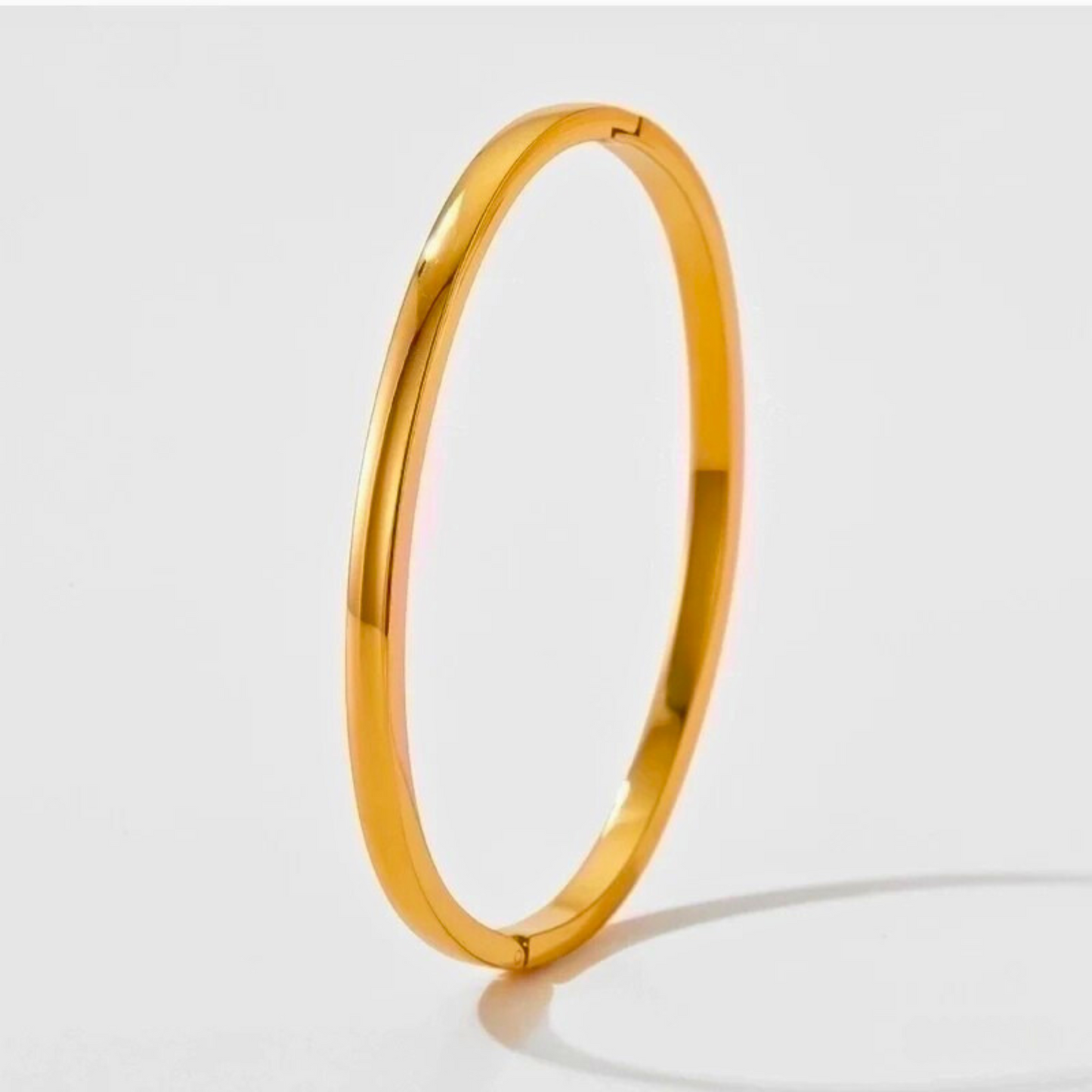Golden Elegance Bangle ✨