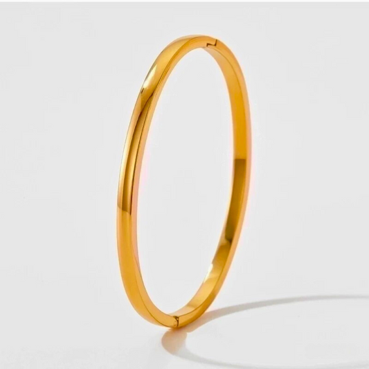 Golden Elegance Bangle ✨